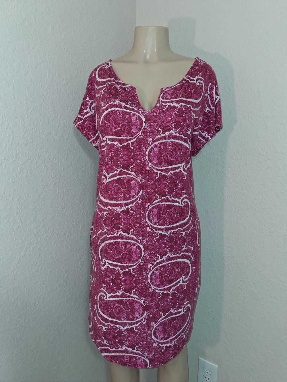 LUCKY BRAND COVER UP W/ POCKETS  SZ XLG (HAS SIGNS OF WEAR ON V NECK SEE PICS)